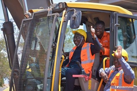 Concrete Roads Take Off! – VEEP Bawumia Cuts Sod For 5.4km